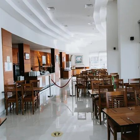 Faustina & 4* 쿠사다시
