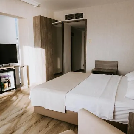 Faustina & 4* 古泽尔坎里