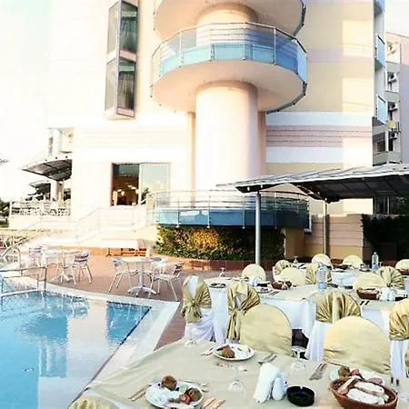 酒店 Faustina & 4*