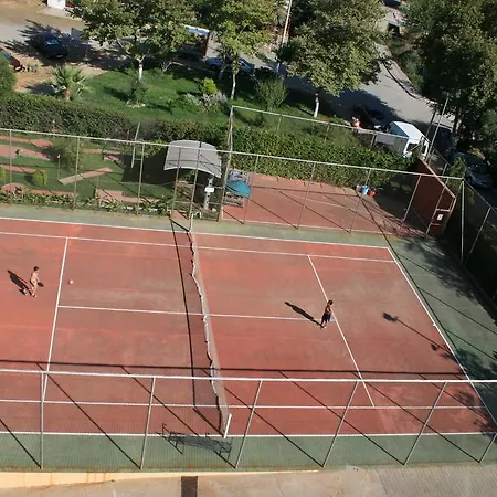 酒店 Faustina & 4*