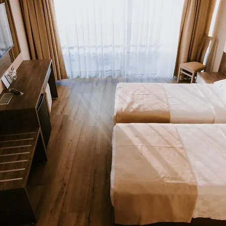 Faustina & Hotell Guzelcamlı