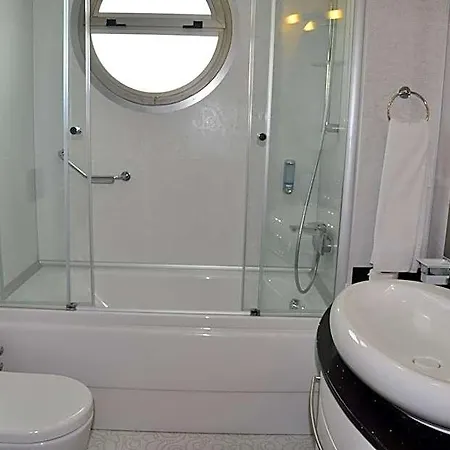 Otel Faustina &