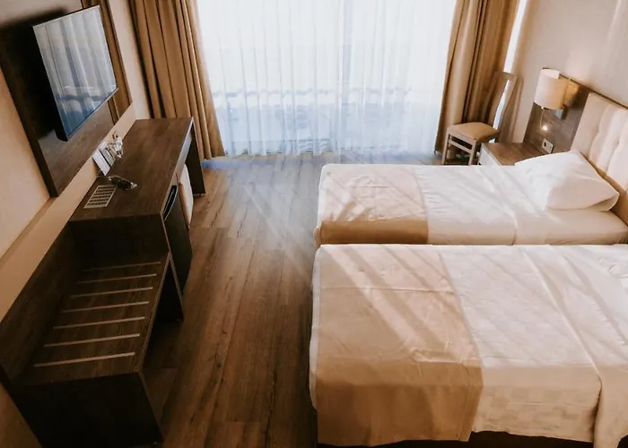 Faustina & 酒店 古泽尔坎里