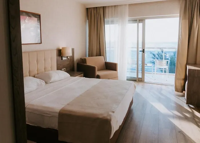 Faustina & 古泽尔坎里