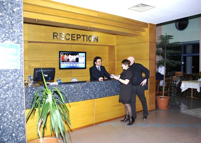 酒店 Faustina & 4*