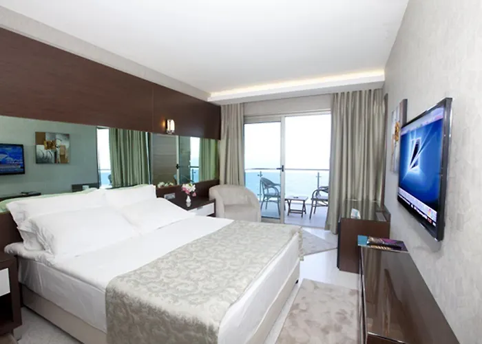 Faustina & 酒店 古泽尔坎里