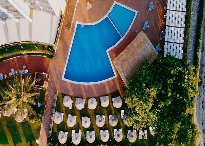 酒店 Faustina & 4*