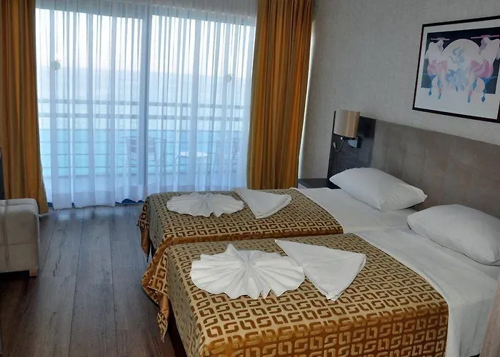 Faustina & 酒店 古泽尔坎里