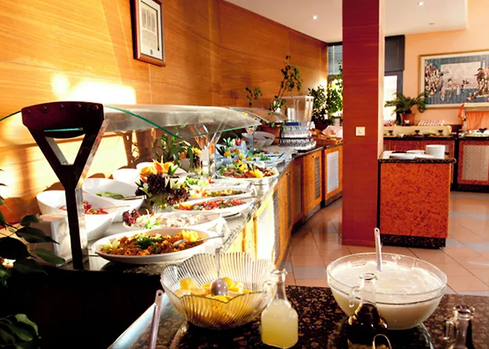 酒店 Faustina & 4*