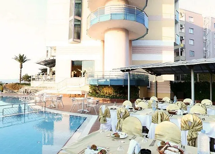 酒店 Faustina & 4*